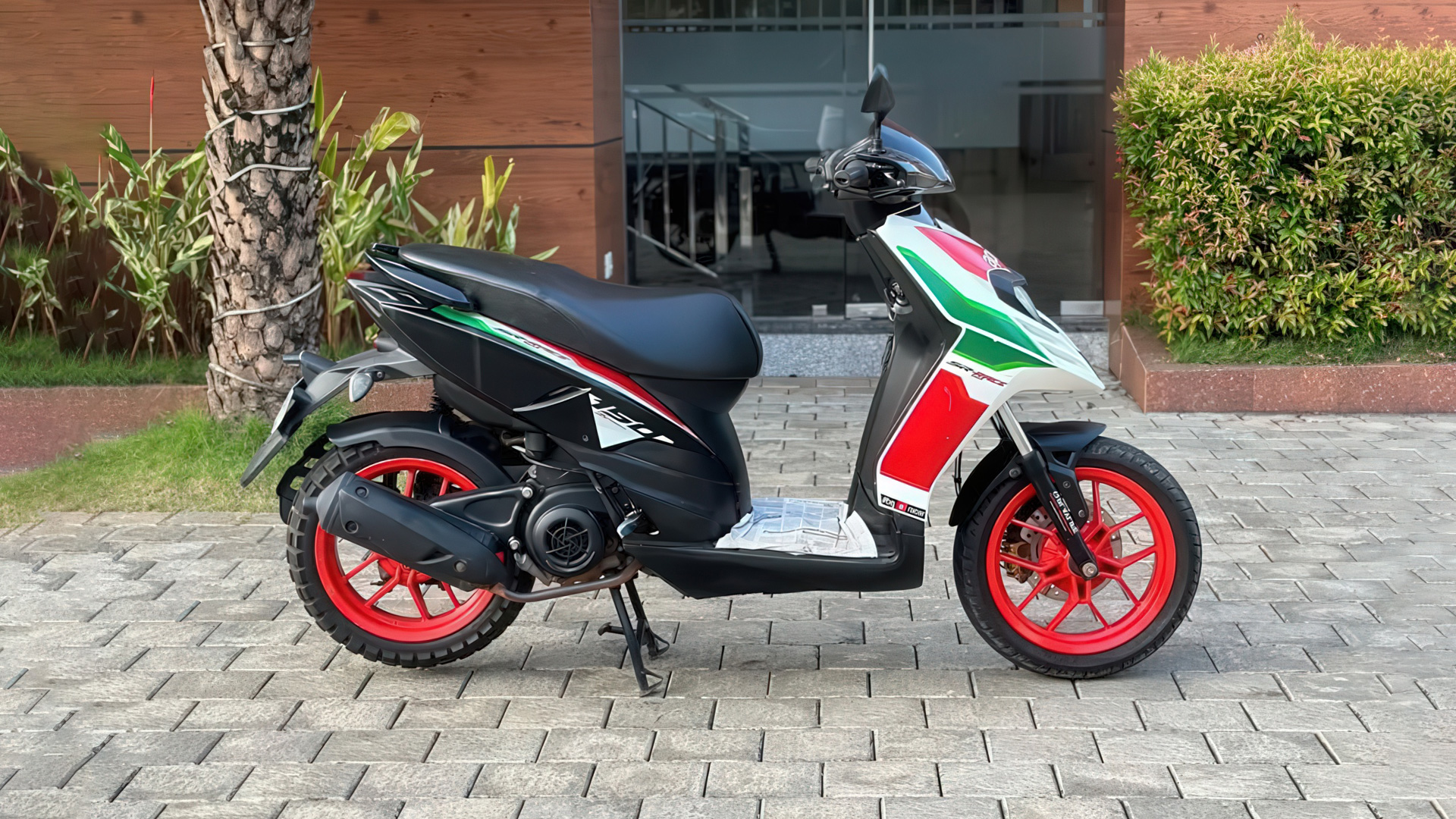 Aprilia SR 150 Race
